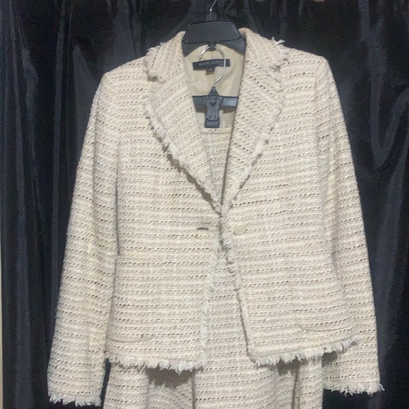Anne Klein Cream & tan skirt suit - Picture 2 of 5